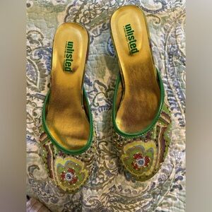 Gorgeous vintage unlisted by Kenneth Cole green kitten heels
